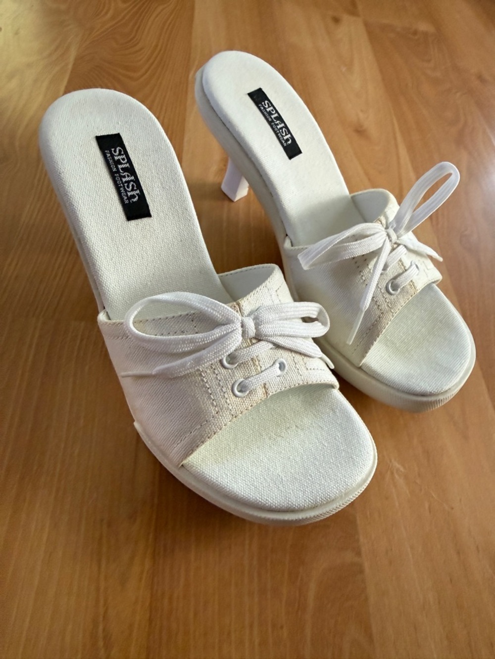 Vintage Y2K platform kitten heel sandals with lace up detail size 7